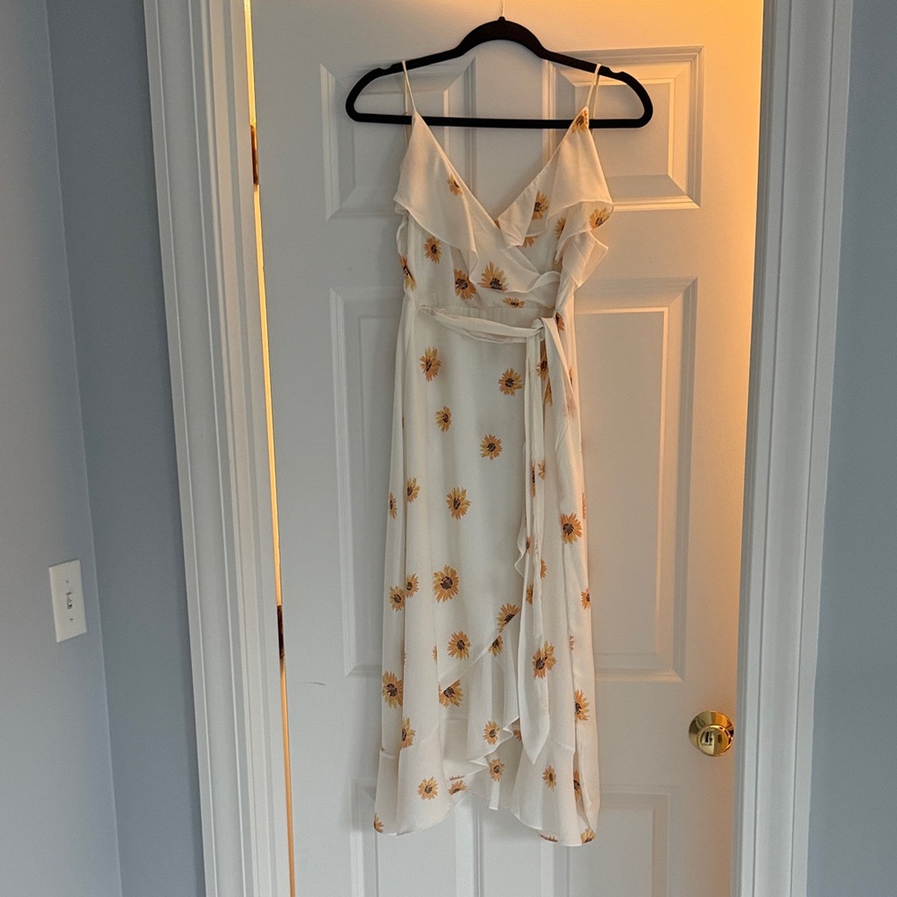 Lulu's White Floral Midi Dress